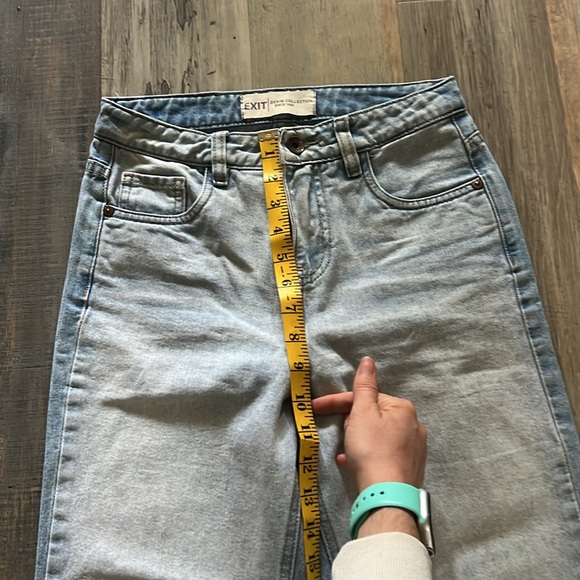 Original Denim by EXIT Jeans in Light Wash with Embroidered Back Pocket Size: 26 - Picture 6 of 16